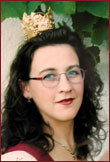 Maria Fleck mit der Krone der Gebietsweinkönigin